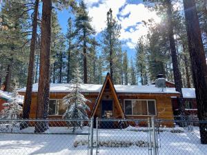 Hot tub*kids room*family cabin