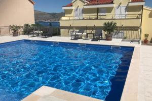 Family friendly apartments with a swimming pool Okrug Gornji, Ciovo - 8626