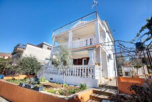 Apartments by the sea Grebastica, Sibenik - 11463