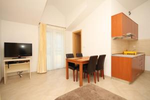 Family friendly apartments with a swimming pool Okrug Gornji, Ciovo - 8626