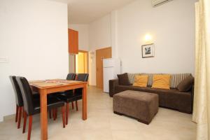 Family friendly apartments with a swimming pool Okrug Gornji, Ciovo - 8626