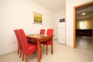 Family friendly apartments with a swimming pool Okrug Gornji, Ciovo - 10401
