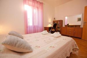 Family-friendly apartments with swimming pool Preko, Ugljan - 20390