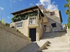 Seaside family friendly house with a swimming pool Cove Ladjin - Landjin, Pasman - 20394 - تكون