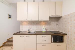 Apartments with parking spaces Pula - 20625