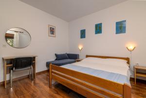 Apartments with parking spaces Pula - 20625