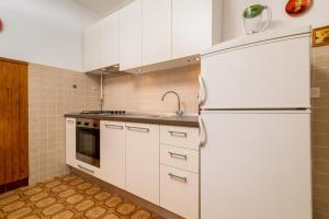 Apartments with parking spaces Pula - 20625