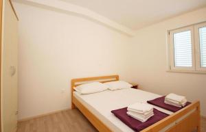 Apartments with a parking space Makarska - 20943