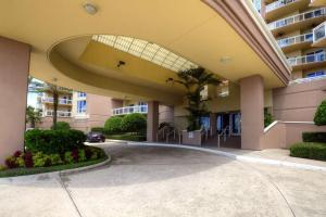 2 Bedroom 2 Bath Luxury condo with Oversized Patio & Outdoor Grill.