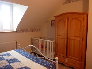 Maisons de vacances Gite La Chapelle-Saint-Martin-en-Plaine, 4 pieces, 7 personnes - FR-1-491-55 : photos des chambres