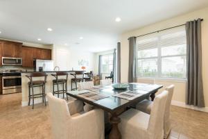 Wilmington Loop 6 Br Luxury Villa with Pool and Spa