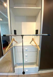 Sejours chez l'habitant FLOYDHOM'S hypercentre Pau chambre double standing vu chateau Henri 4 ! : photos des chambres