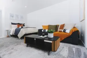 1 bed Central City Deluxe w/carpark - Governors Bay