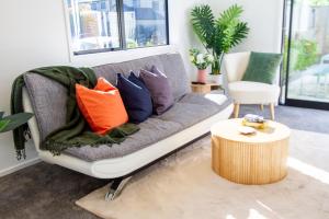 Gateway to Hagley park - 2 bed wcarpark