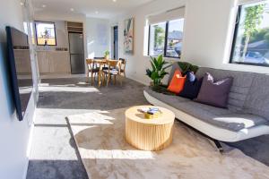Gateway to Hagley park - 2 bed wcarpark