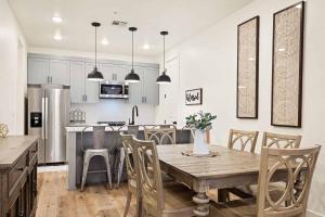 Three-Bedroom Apartment room in Desert Color's Sunshine and Sage 81 condo