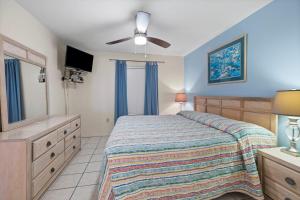 Pelican Beach 0303 by Pelican Beach Management