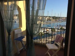 Appartements Gruissan (Aude) Appartement calme, vue sur port de plaisance -Clim, Empl.Parking : photos des chambres