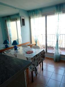 Gruissan (Aude) Appartement calme, vue sur port de plaisance -Clim, Empl.Parking