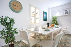 Big Flat in City Center with Patio
