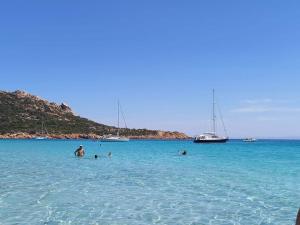 Appartements Studio climatisee dans residence a 5 minutes des plages a pied : photos des chambres