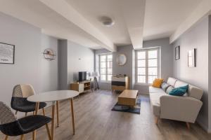 Appartements La Tour - Appt climatise pour 2 : photos des chambres