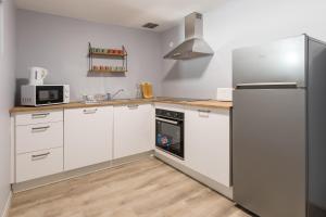 Appartements La Tour - Appt climatise pour 2 : photos des chambres