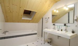 B&B / Chambres d'hotes Chambres d'hotes Couleurs Bois & Spa : photos des chambres