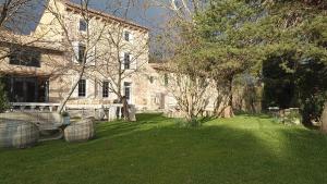 Appartements Mas de la Roule, 4 studios, piscine, studio SPA, parc 2 ha, Pont d'Avignon a pied : photos des chambres