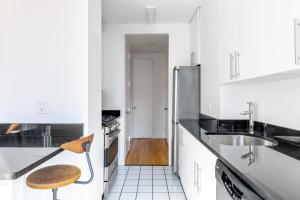 Sutton Place 1BR w Elevator nr Central Park NYC-520