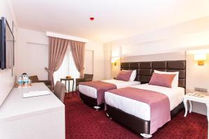 Standard Twin Room room in Perla Arya Hotel