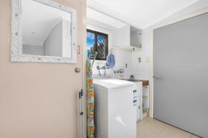 Great 4BR Family Home with Pool + Granny Flat in Broadbeach!