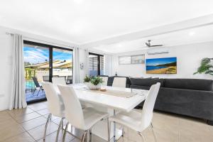 Great 4BR Family Home with Pool + Granny Flat in Broadbeach!