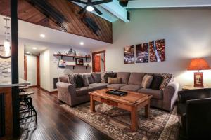 Three-Bedroom Apartment room in Sunshine Village #158