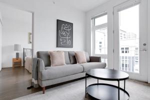 2B w WD Gym Rooftop Steps from T stop BOS-533