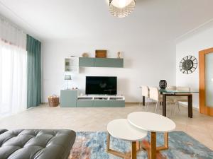 Meia Praia Poolside to Seaside Retreat #1936