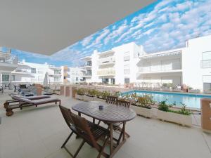 Meia Praia Poolside to Seaside Retreat #1936