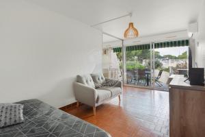 AS22429 - P2 Cabine avec terrasse et jardin privatif