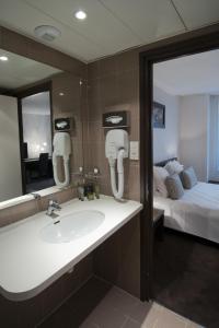 Standard Double Room room in Hotel Choiseul Opera