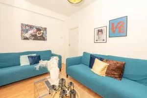 Xtra Large 4 Bedroom House, near Excel, London City and 5 walk to Train Station - Plumstead