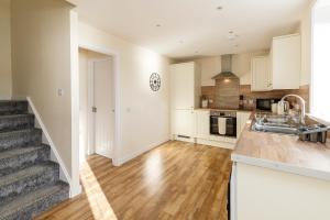 Jetty Cottage, a self-catering cottage sitting on the jetty, with sea view