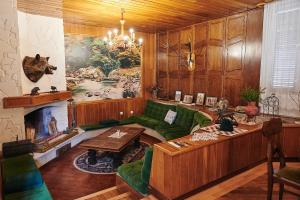 Kormos Residence