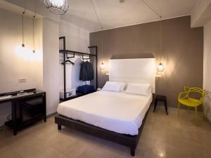 Standard Queen Room with Bunk Bed room in ibis styles Trani