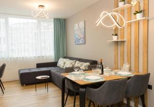 Modern Seaside Retreat 1BD Apartments by Flat Mаnager