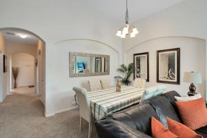 Beautiful 4 Bedroom 3 Bathroom pool & spa Villa villa