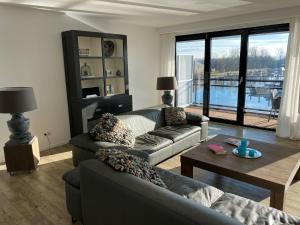 Näher am Wasser kann man nicht wohnen!