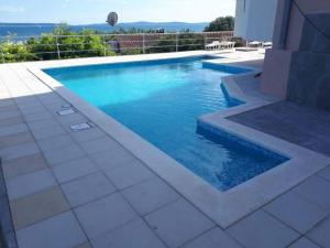 Sea view apartment with swimming pool near beach