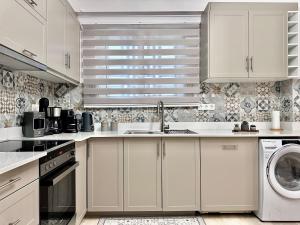 Elaia Luxury Selections Sapphire