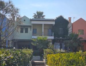 Stay at Beachfront Villa Lilia in Pefkohori, Halkidiki for a Dreamy Vacation