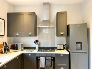 TAFFS MEAD HOUSE Central City Location, nr Stadium, Family Friendly!